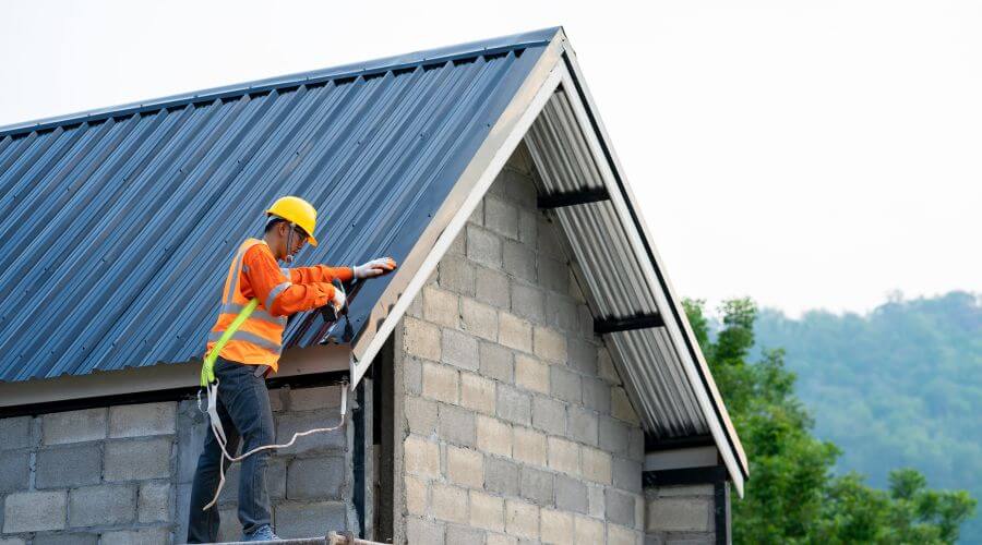 Expert Emergency Roof Repairs services in Niota, IL